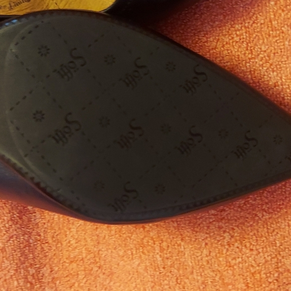 Shoes - Picture 4 of 6